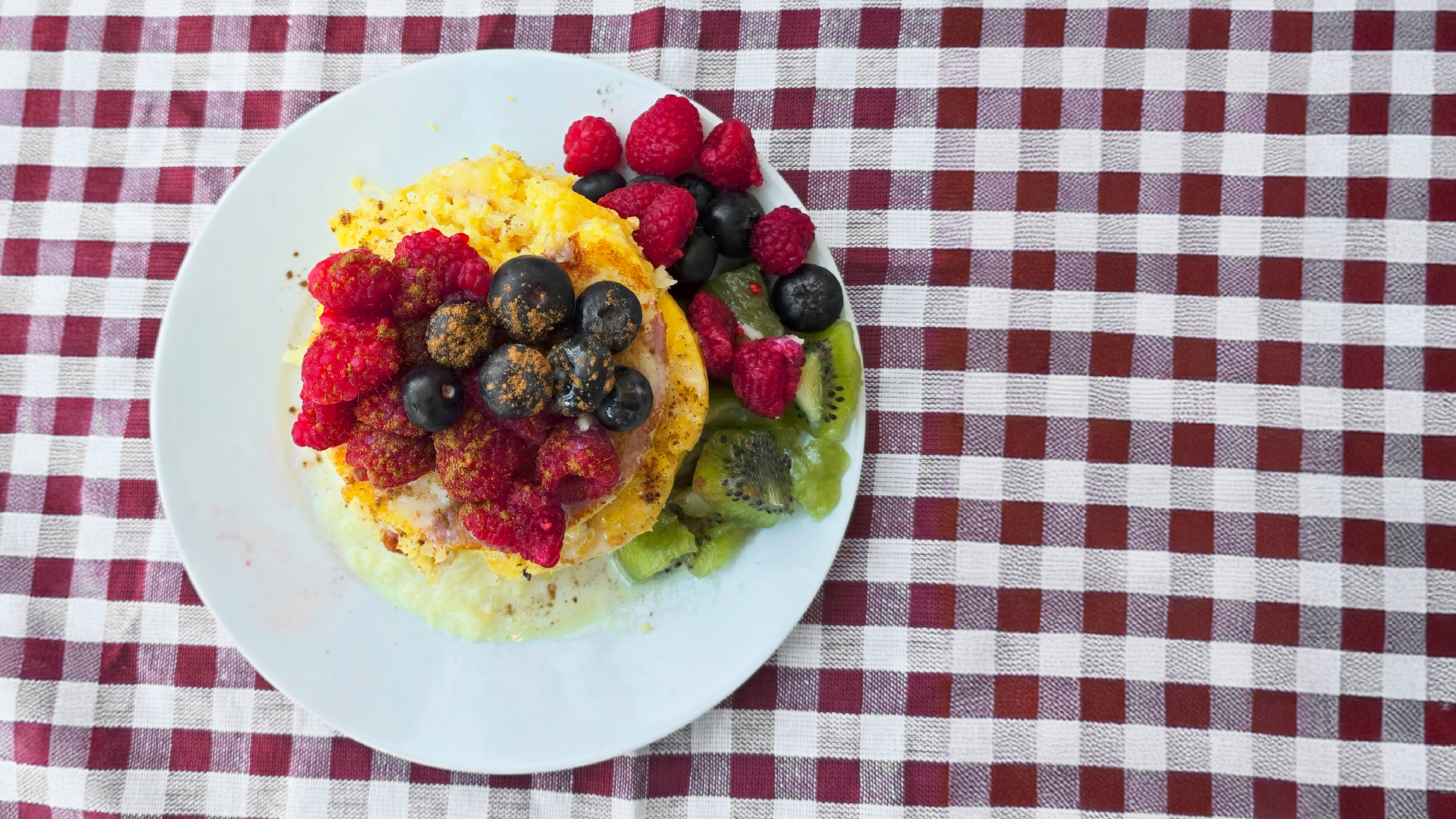 Arepa de Choclo con Quesillo y Frutas